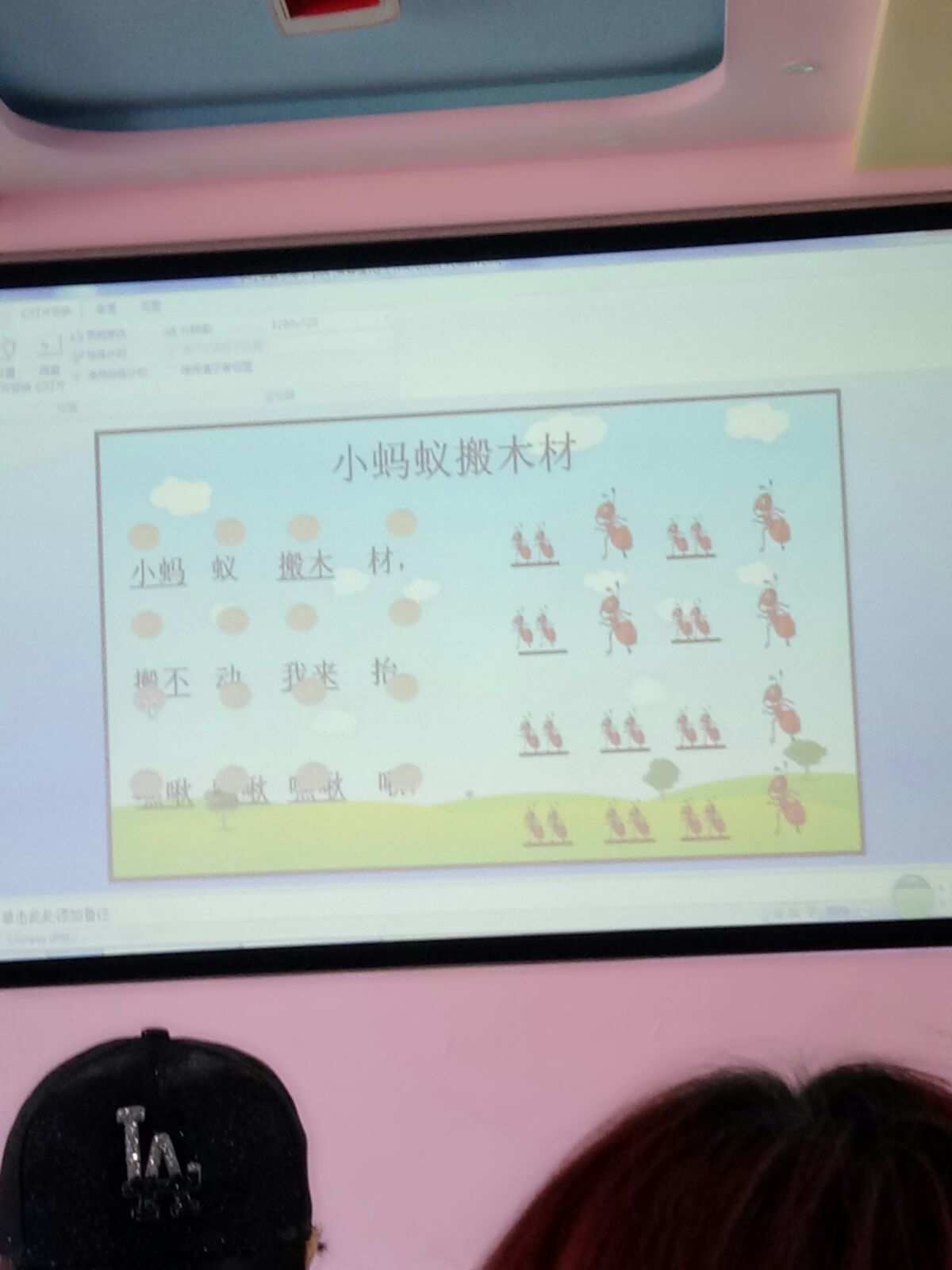 幼儿园音乐游戏 小小蚂蚁_小蚂蚁小小小蚂蚁歌曲_小小蚂蚁mv