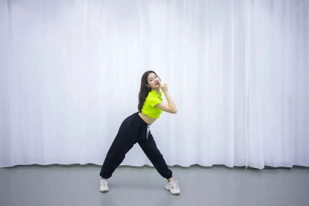 经典跳舞机游戏_跳舞机游戏机_跳舞的游戏机