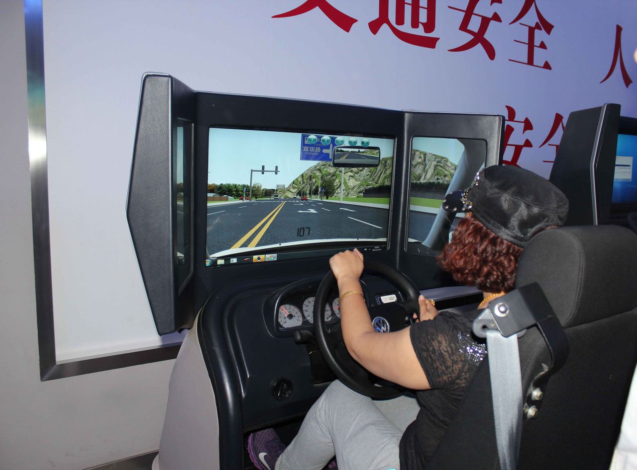 汽车驾驶模拟机_汽车驾驶模拟机怎么用_驾驶模拟汽车机器人游戏