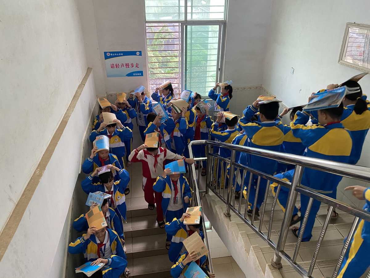 地震从高楼撤离应走_地震发生后从高楼撤离时应走_高楼撤离时应走