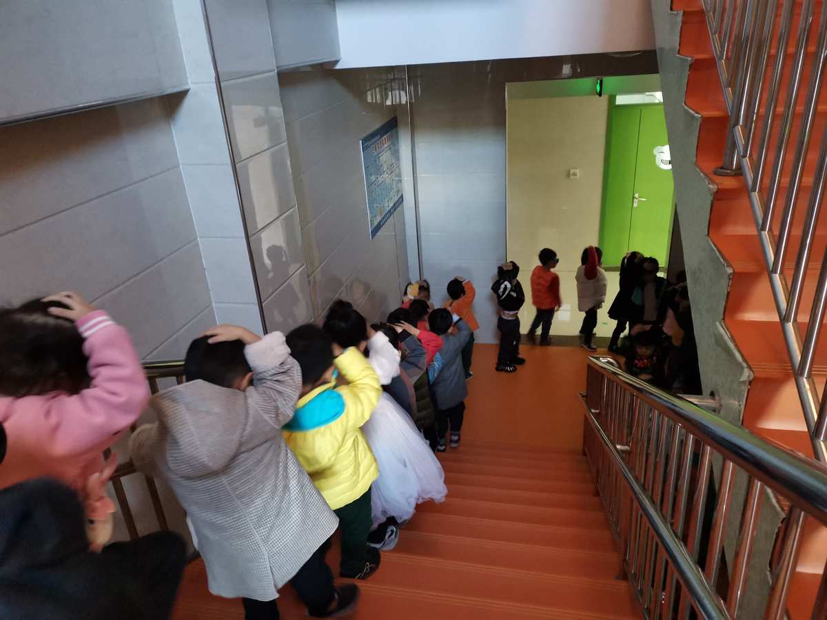 地震从高楼撤离应走_地震发生后从高楼撤离时应走_高楼撤离时应走
