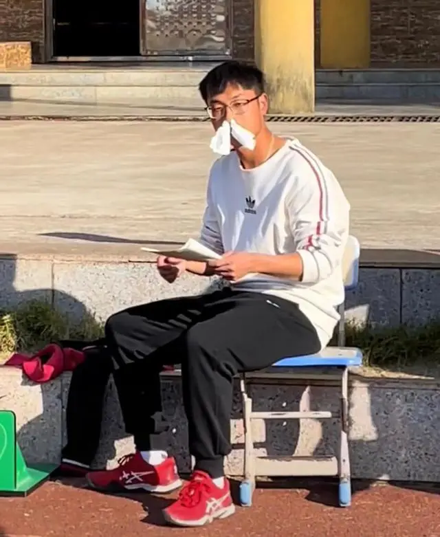 弯腰露点_弯腰腰疼_弯腰