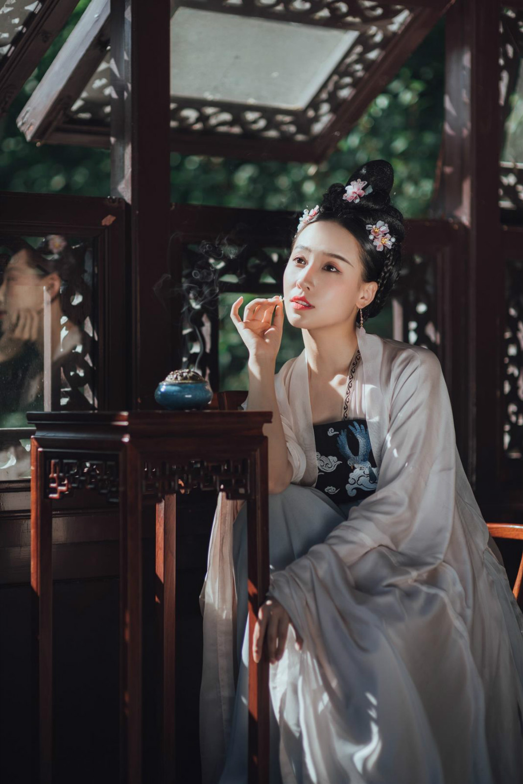 独特风情，酒吧里的歌舞秀