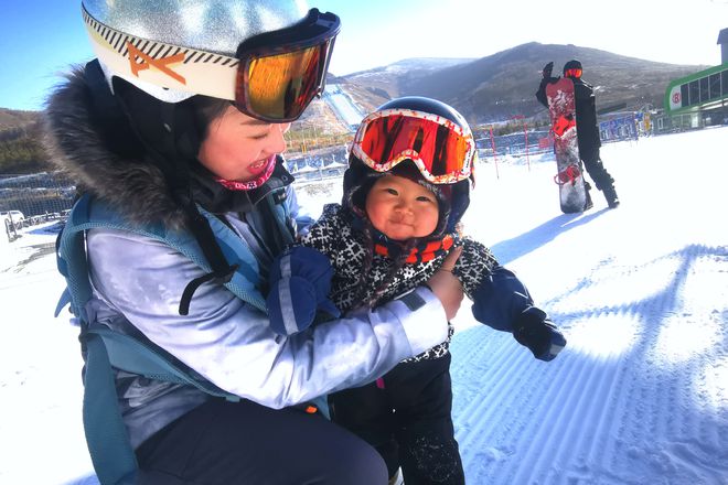 女孩滑雪_美国转中国籍的滑雪女孩_滑雪女孩电影名字