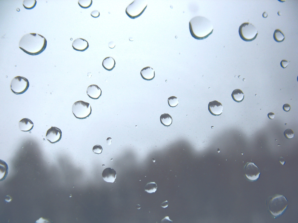 窗外雨滴的图片_窗外的雨滴_窗外的雨滴
