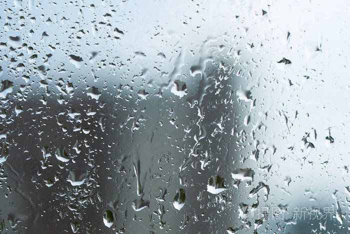 窗外的雨滴_窗外的雨滴_窗外雨滴的图片