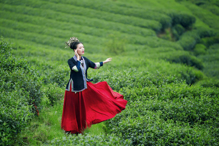 女神节绿帽子表情包_绿色女神_女神绿色大衣