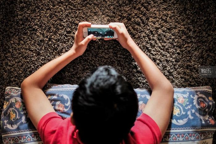 手机游戏儿童-如何正确引导孩子在手机游戏中度过健康快乐的时光