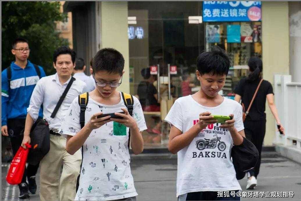 中考前是否要戒掉手机游戏_中考前还在玩游戏_中考前怎么戒掉手机