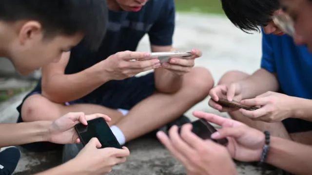 频繁下载app伤手机吗_频繁下载软件_手机频繁下载游戏