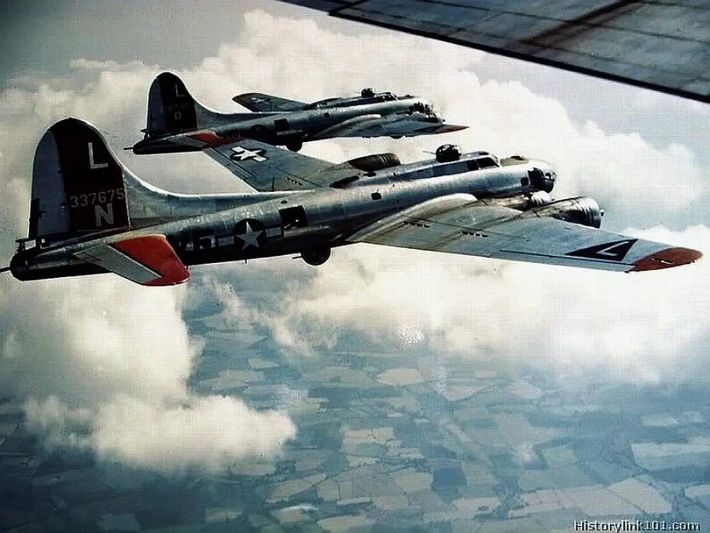 手机游戏二战时期飞机战斗-二战飞机大战，亲历真实空中激战