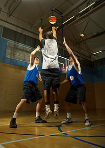 篮球狂热者的极致享受：手机游戏投篮带你身临其境