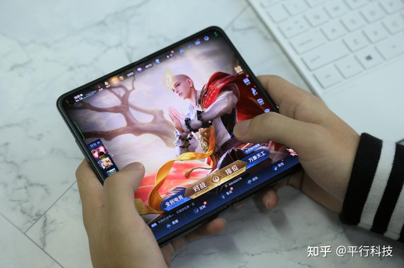 折叠屏手机用来打游戏好吗_折叠屏适合玩游戏吗_折叠手机玩游戏好吗