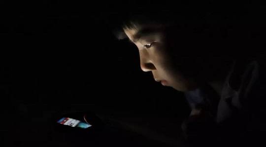 手机游戏毒品-手机游戏成瘾，年轻人如何摆脱毒品陷阱？