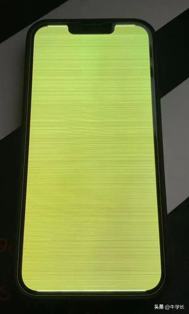 手机玩游戏一直有条纹_游戏有横纹_玩游戏手机屏幕出现彩色条纹