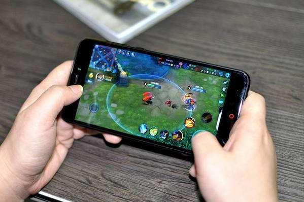 手机玩游戏充电少怎么办？教你几招解决电量焦虑